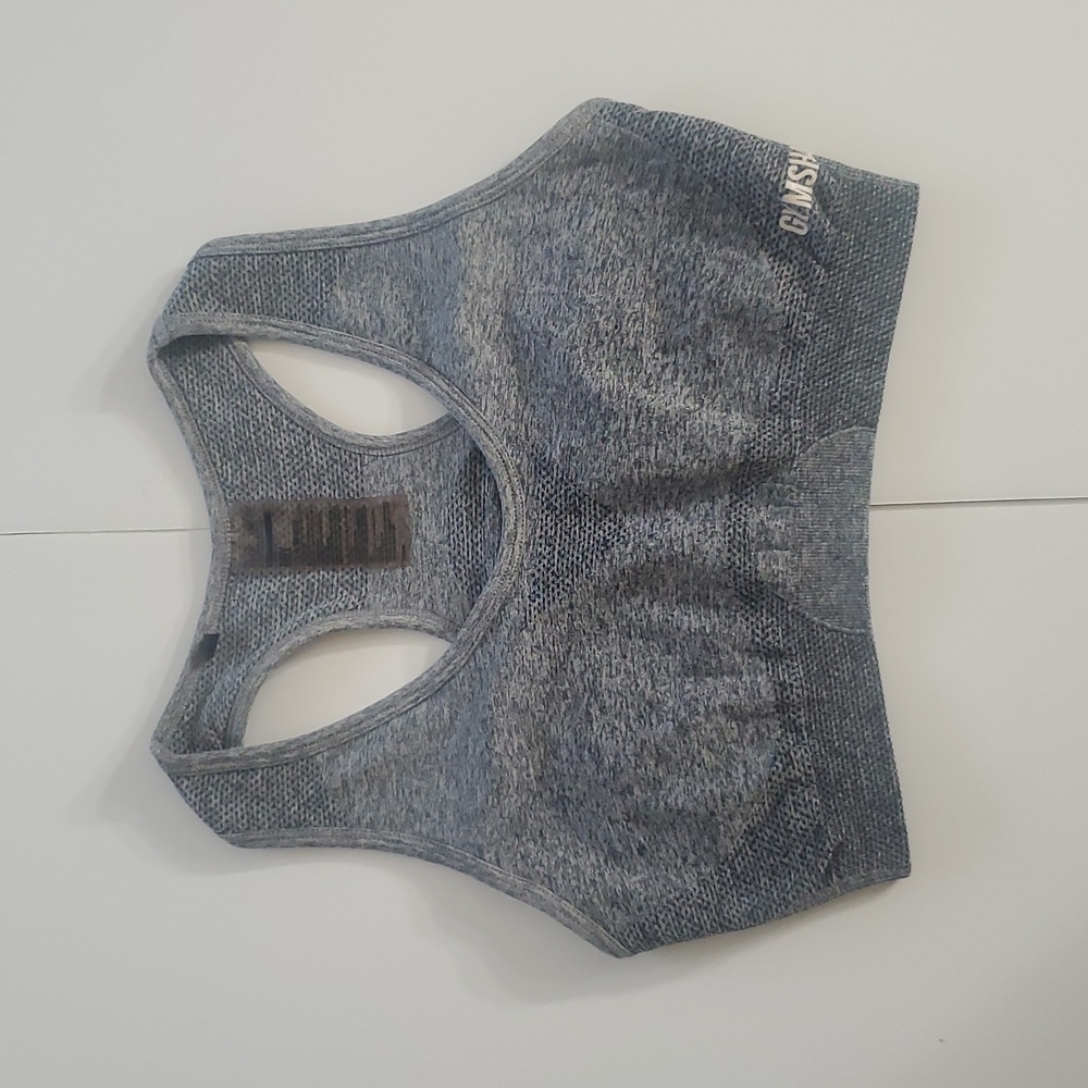 Gymshark ombré seamless sports bra in size small. Gray.